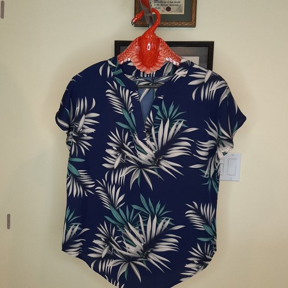 NWOT!! Blue Tropical Print Top - Picture 3 of 7